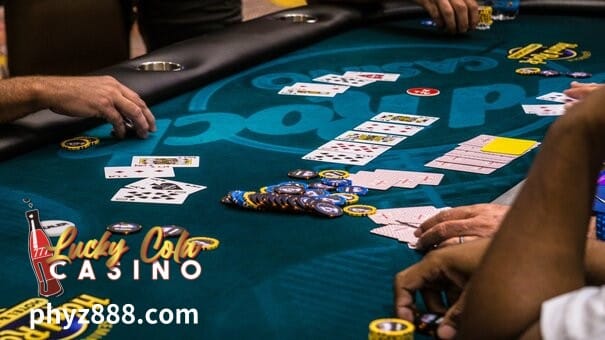 Ang Four Card Poker ay hindi talaga laro ng poker. Ito ay isang laro ng casino na katulad ng blackjack, ngunit gumagamit ito ng poker-based na pag-iisip.