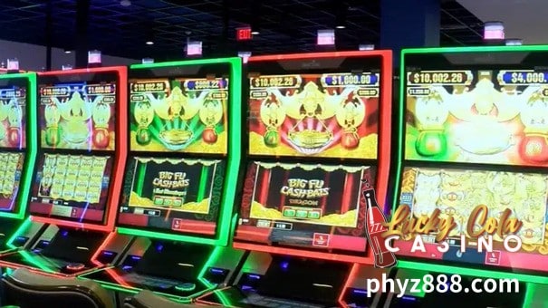 Ang mga slot machine ay nag-aalok ng isang napaka-nakaaaliw na karanasan. Ang mga larong ito ay puno ng mga animation, bonus, natatanging simbolo at malalaking panalo.